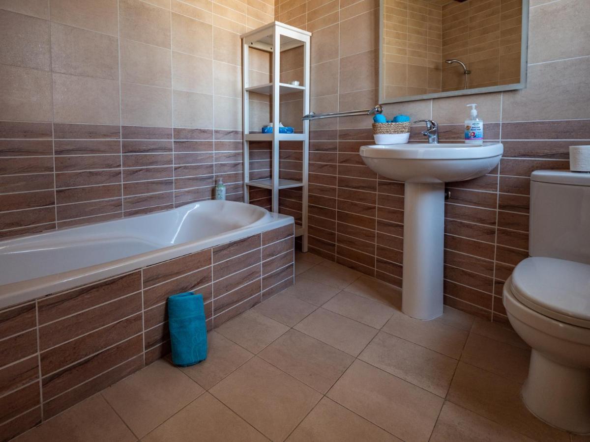 250 Yo Tal-Bambinu Boutique Farmhouse Xagħra المظهر الخارجي الصورة